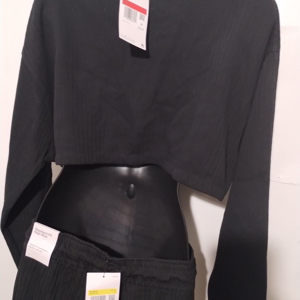 Nike Women's Black Track Pants & Cropped Sweatshirt Set - Picture 7 of 12